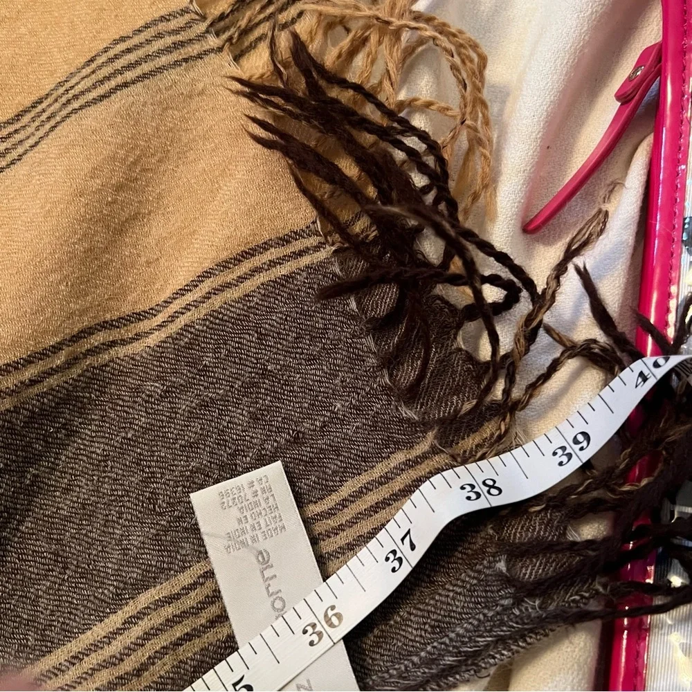 Liz Claiborne unisex 100% wool scarf.